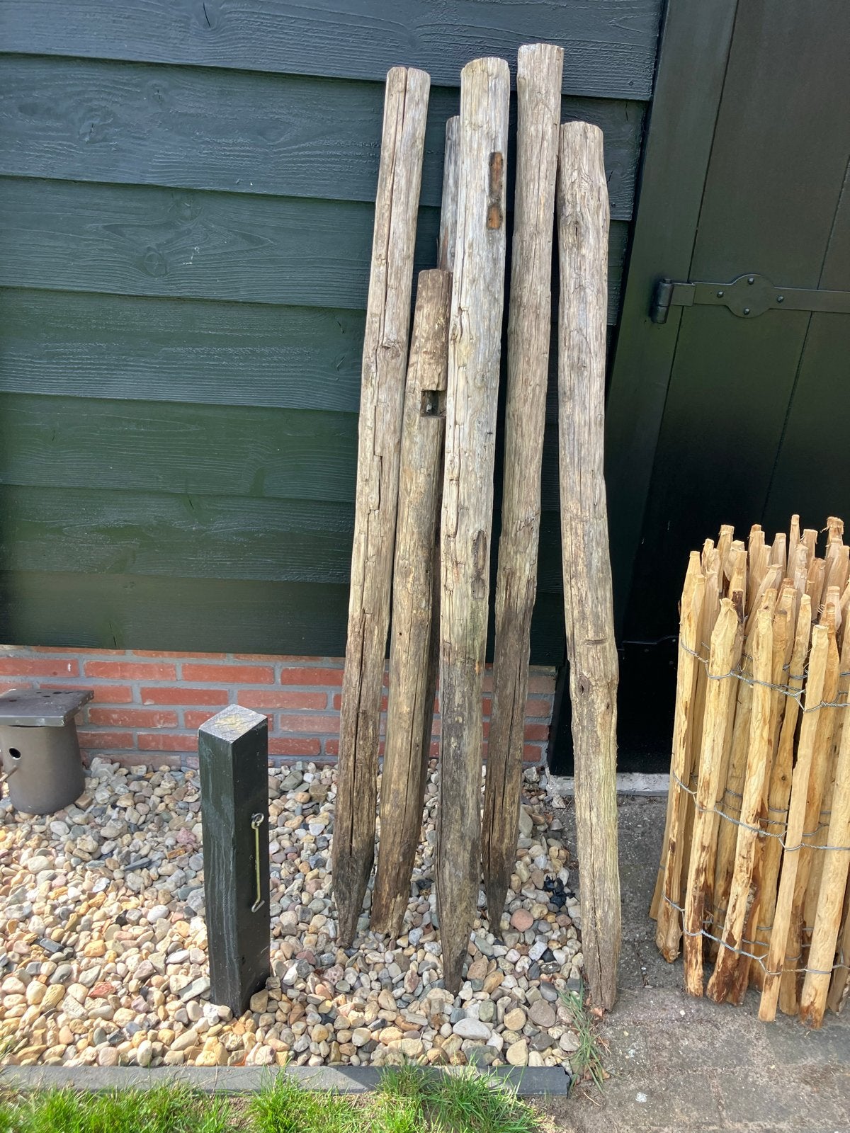 Hardhouten rond palen - 4x 7cm, 1x 8cm, inclusief extra paal, Tuin en Terras, Ophalen, Gebruikt, Palen, Hardhout
