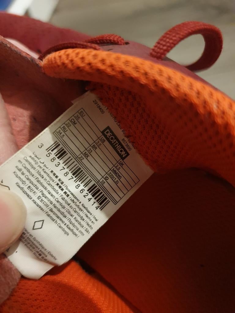 Zaalvoetbalschoenen maat 35 - Decathlon, Sport en Fitness, Voetbal, Ophalen