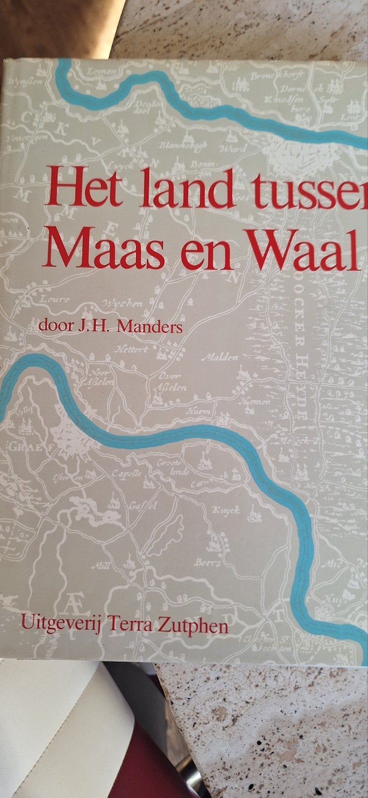 Het land tussen Maas en Waal - J.H. Manders, Ophalen of Verzenden, 20e eeuw of later, Zo goed als nieuw, J.H. Manders