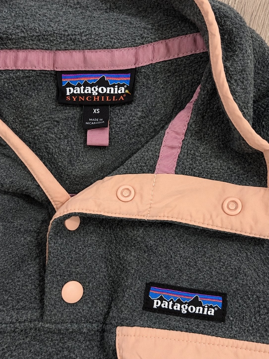 Patagonia Synchilla Snap-T Fleece Grijs/Roze Maat XS, Patagonia Europe Coöperatief U.A., Directsales.europe@patagonia.com, Maat 34 (XS) of kleiner