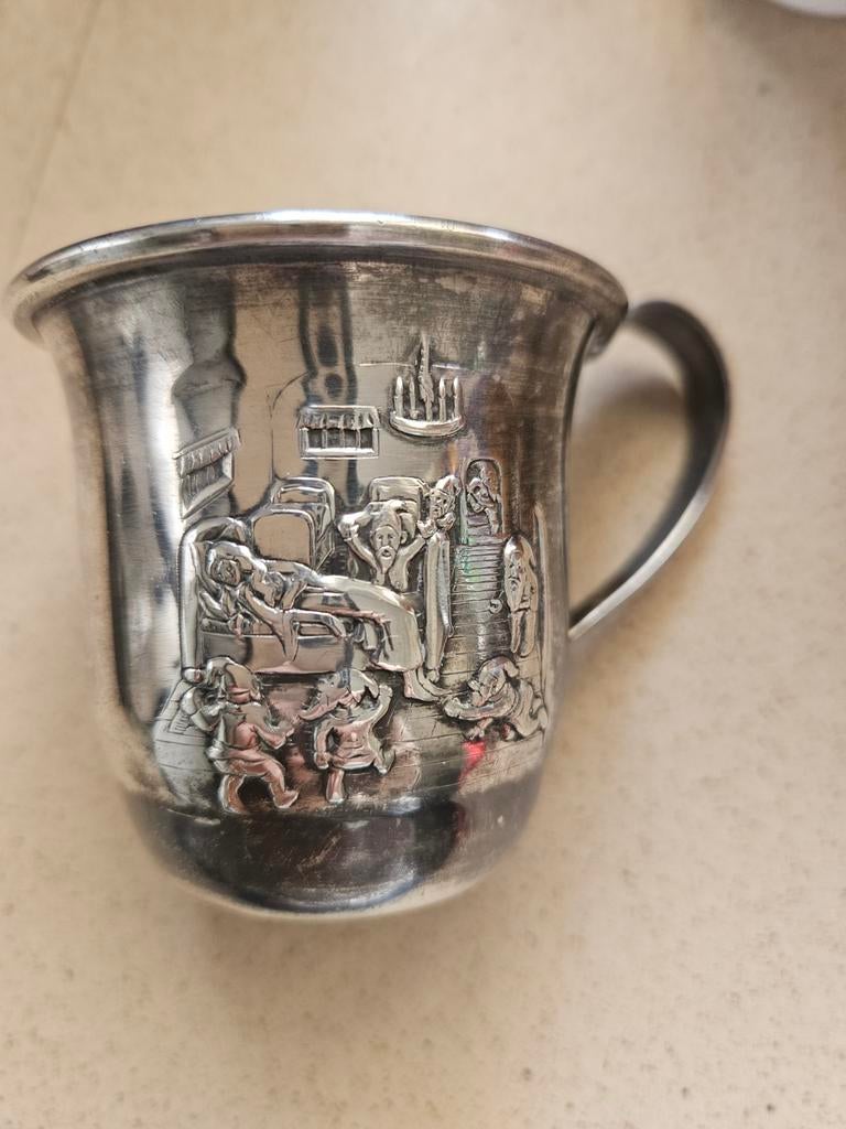 Antieke Gero verzilverde Kinderbeker met Reliëf, Antiek en Kunst, Ophalen, Zilver