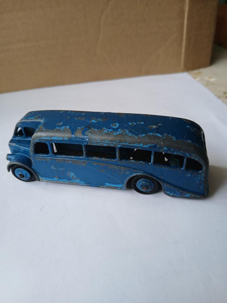 Oude Bus. Dinky toys, overgeschilderd, Ophalen of Verzenden, Nieuw, Bus of Vrachtwagen, Dinky Toys