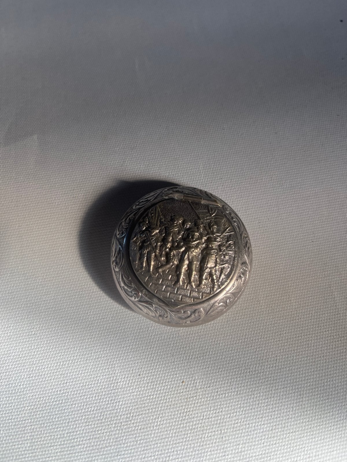 Antiek  Doosje met Reliëfdecoratie, Ophalen of Verzenden