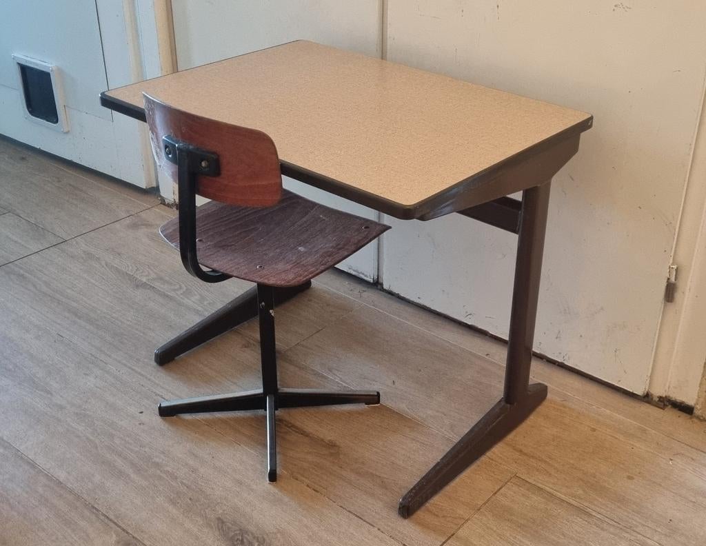 School tafeltje + stoel, Ophalen, Gebruikt, Metaal, Kinderbureau