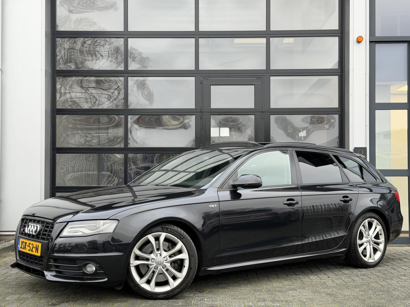 Audi A4 Avant 3.0 TFSI S4 quattro Pro Line S 334PK+ / PANO, Auto's, Automaat, Euro 5, Gebruikt, Zwart