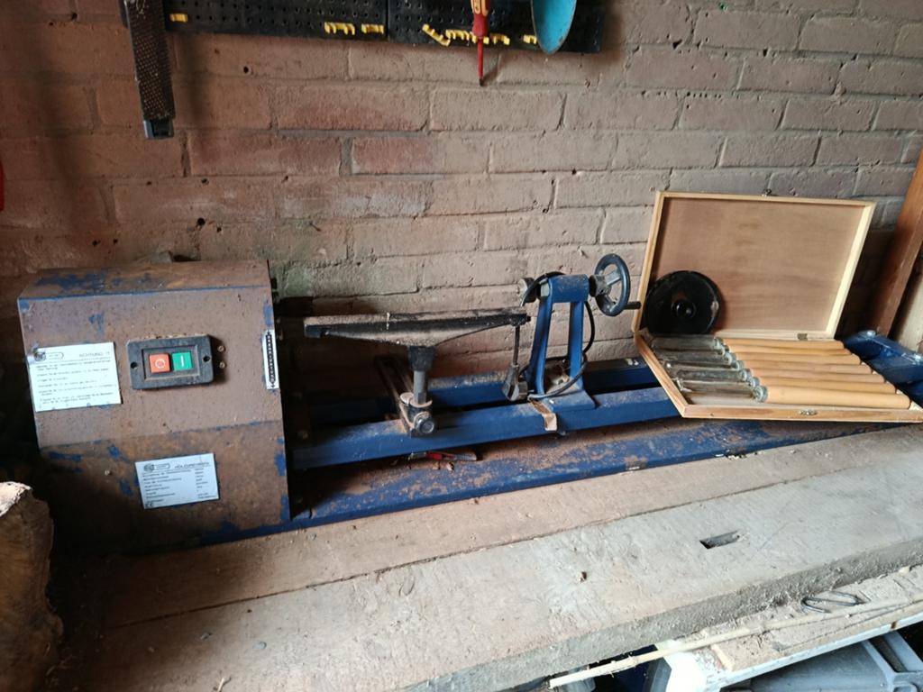 Draaibank met gutsen in kist, Doe-het-zelf en Verbouw, Draaibanken, Ophalen of Verzenden, Gebruikt, Houtdraaibank, Minder dan 500 mm