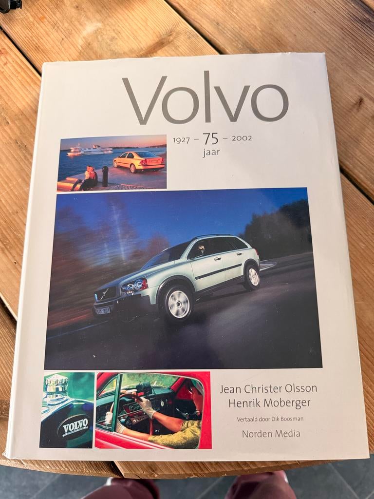 Volvo 1927-2002: 75 jaar geschiedenis, Ophalen of Verzenden, Zo goed als nieuw, Volvo
