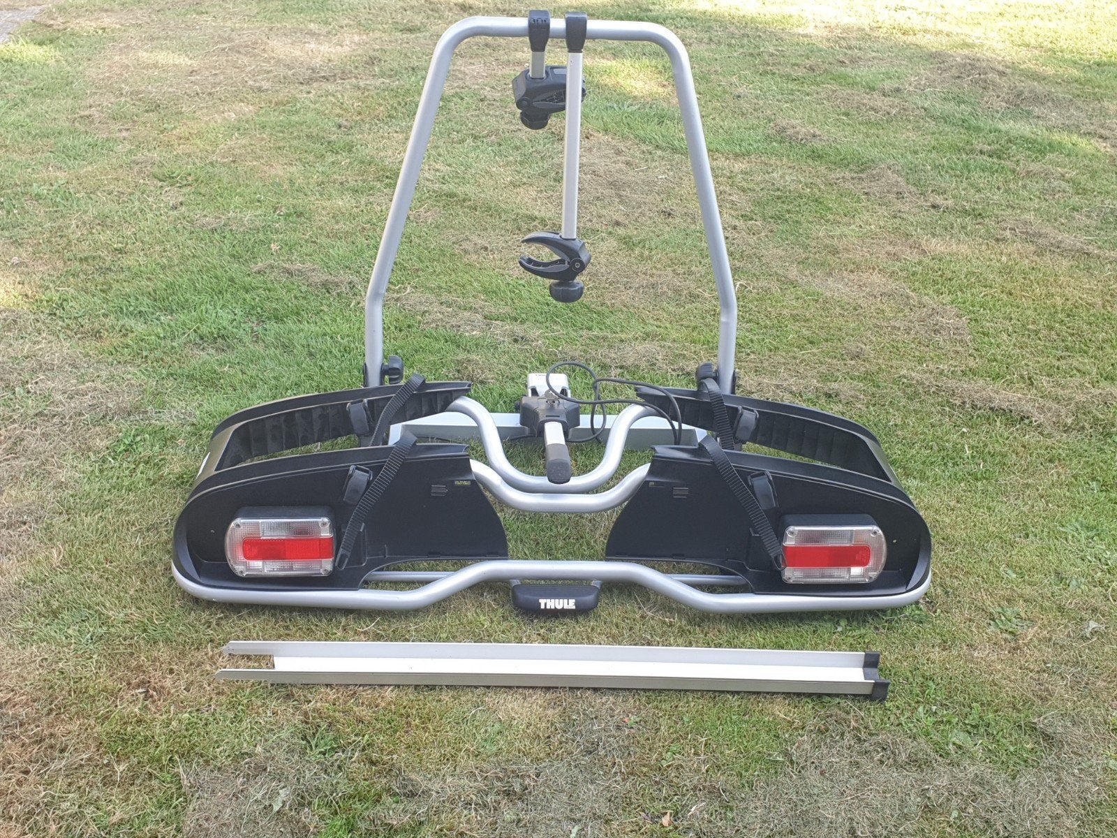Fietsendrager Thule EP 916 Kantelbaar incl.Oprijgoot ZGAN, Ophalen, Elektrische fiets, Zo goed als nieuw, 2 fietsen