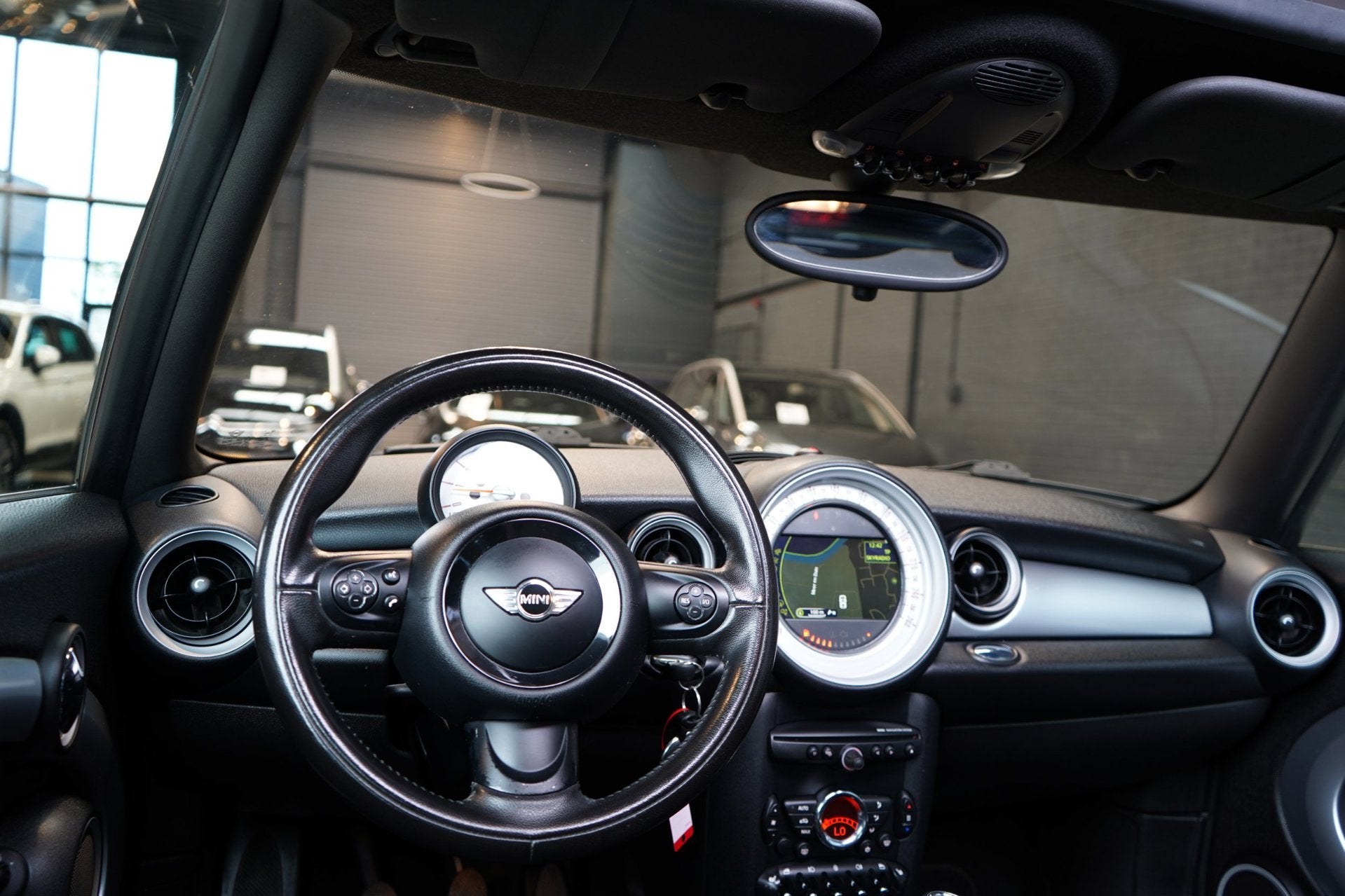 Mini Mini Clubman 1.6 Cooper Hampton | PANO | NAVI | STOELVE, Voorwielaandrijving, Euro 5, 4 cilinders, 4 stoelen