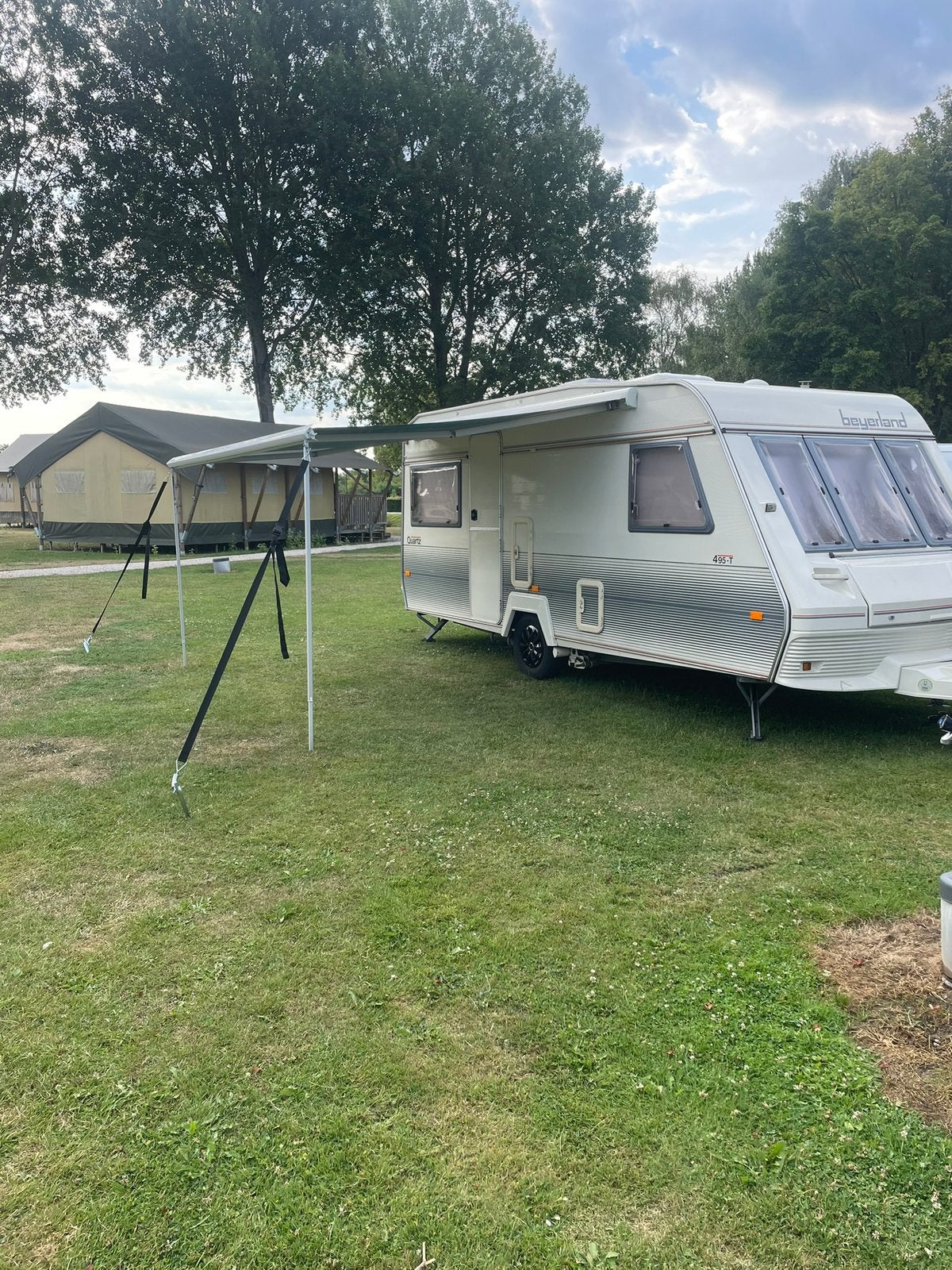 Beyerland 495T met mover airco en luifel, Ophalen