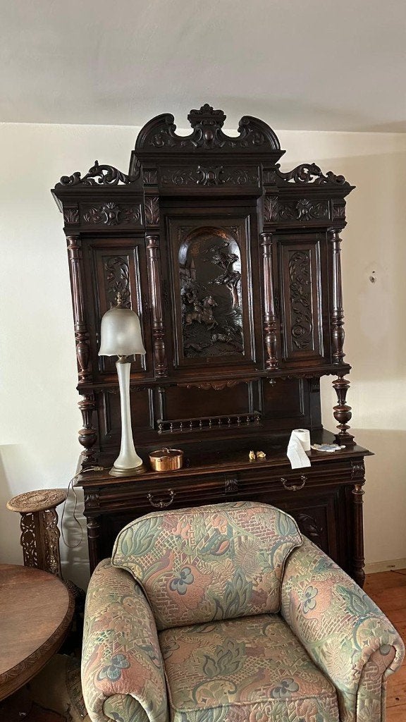 Antieke eiken kast/buffet, gesneden jachttafereel, Ophalen