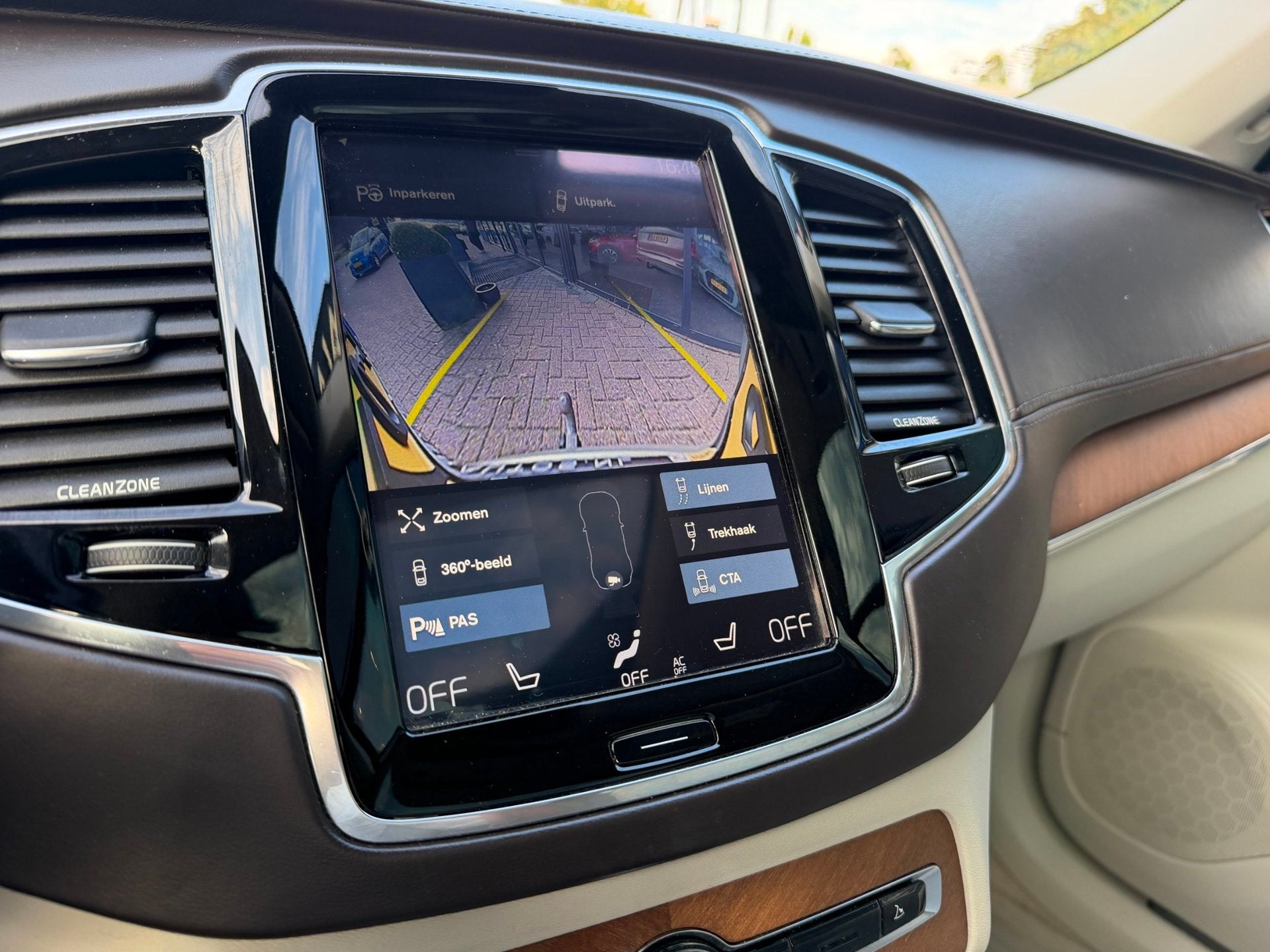 Volvo XC90 2.0 T8 Twin Engine AWD Momentum AUT|Leder|PANO|7P, Auto's, Gebruikt, 7 stoelen, Bedrijf, Hybride Elektrisch/Benzine