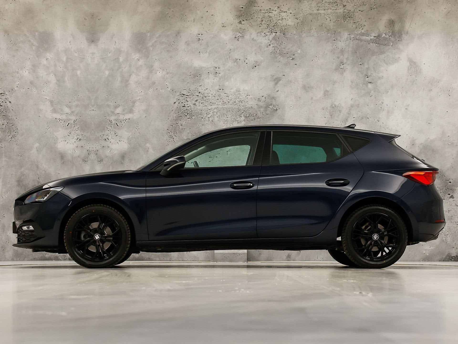 SEAT Leon 1.0 eTSI Intense Sport Automaat (NAP, VIRTUAL COCK, Auto's, 12 maanden, Stof, Gebruikt, Verwarmde buitenspiegels