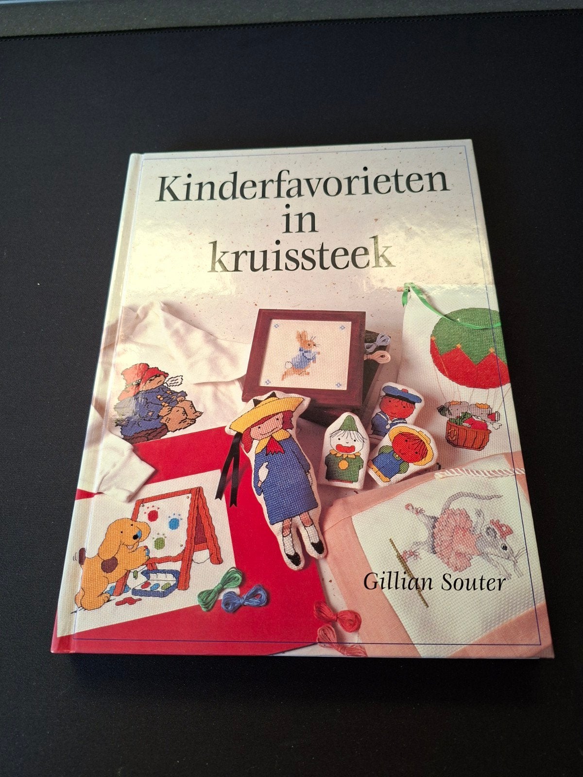 Kinderfavorieten in kruissteek - Gillian Souter, Ophalen of Verzenden, Zo goed als nieuw, Handborduren, Patroon