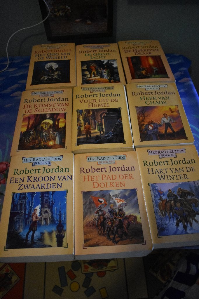 7 boeken van Robert Jordan/de rad des tijds, € 10,00 p/stuk, Ophalen of Verzenden, Gelezen, Robert Jordan