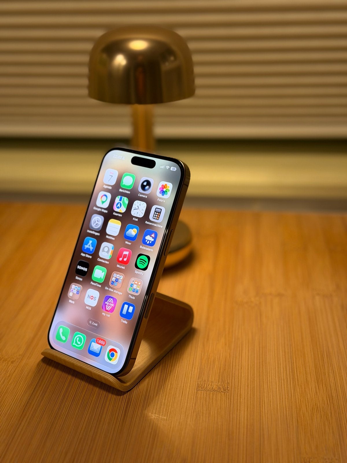 iPhone 16 Pro Goud 256GB - Als nieuw, nog garantie!, Zo goed als nieuw, Zonder simlock, Zonder abonnement, 93 %