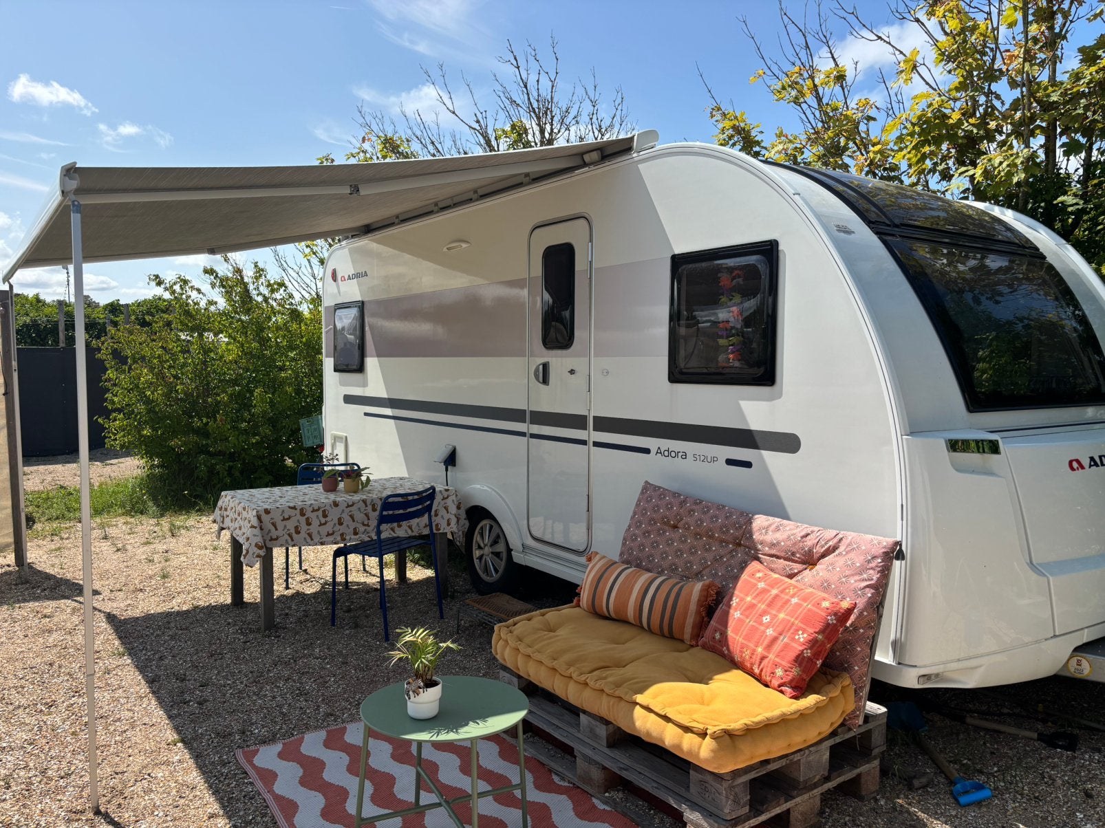 Adria Adora 512 UP 2018 met Thule-luifel en mover, Caravans en Kamperen, Caravans, Vast bed, Rondzit, Ringverwarming, Particulier