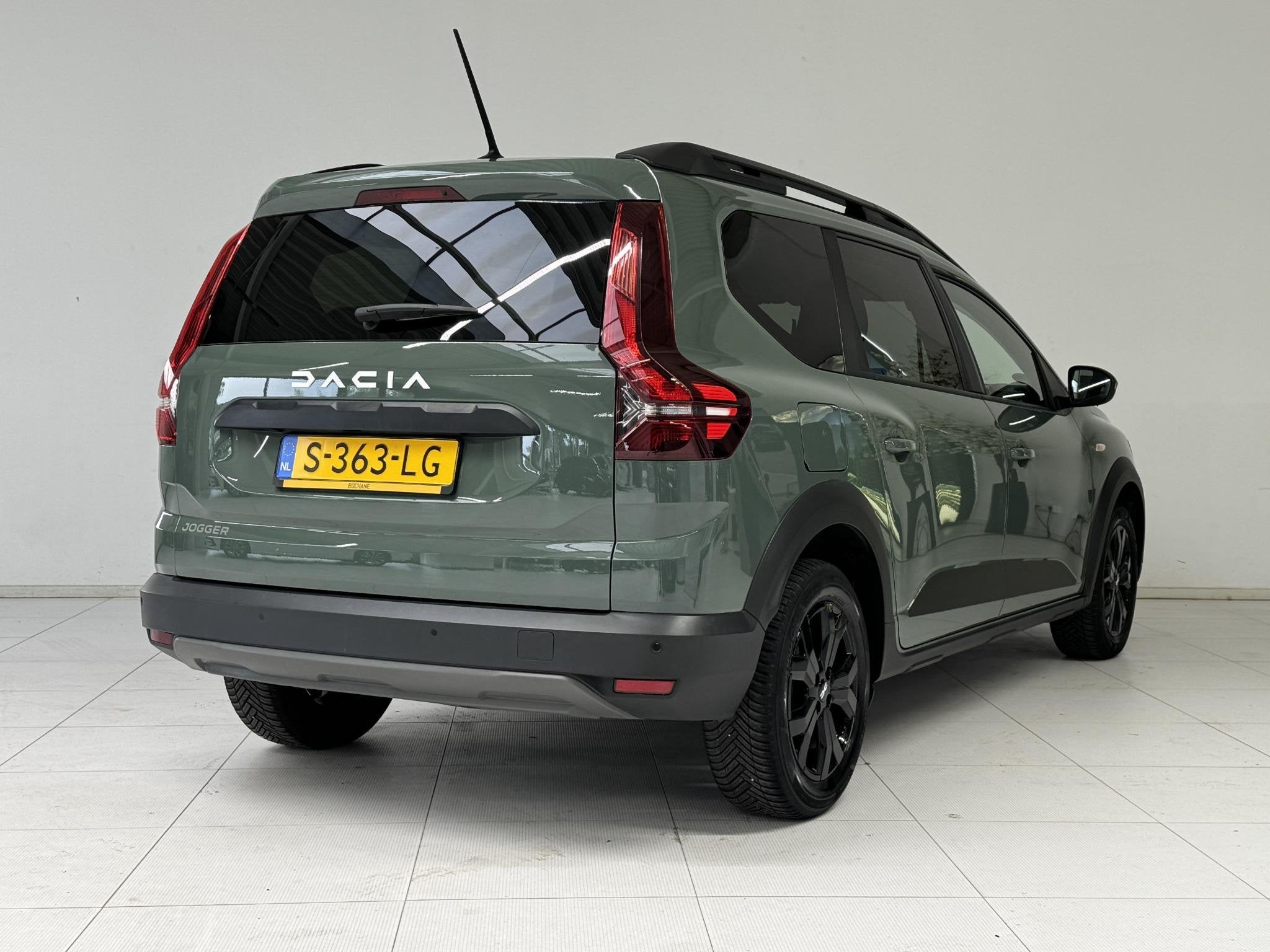 Dacia Jogger 1.0 TCe 100 ECO-G Expression 5p. | Navigatie |, Auto's, Gebruikt, Met garantie (alle), Origineel Nederlands, Handgeschakeld