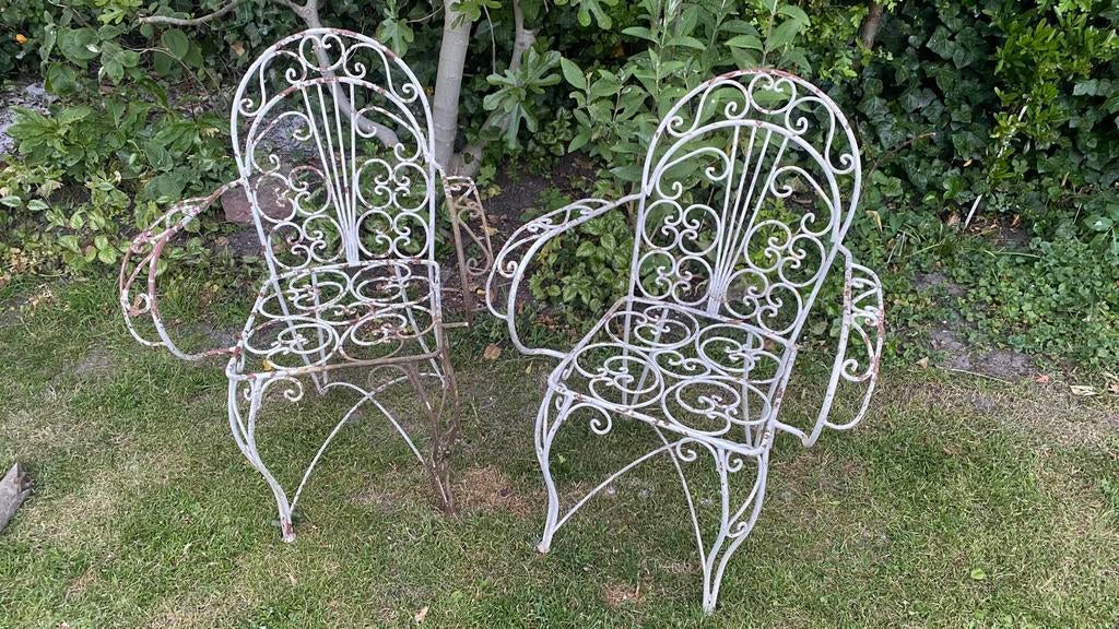 2 oude gietijzeren tuinstoelen "gendarme hat", Tuin en Terras, Ophalen, Gebruikt, Metaal