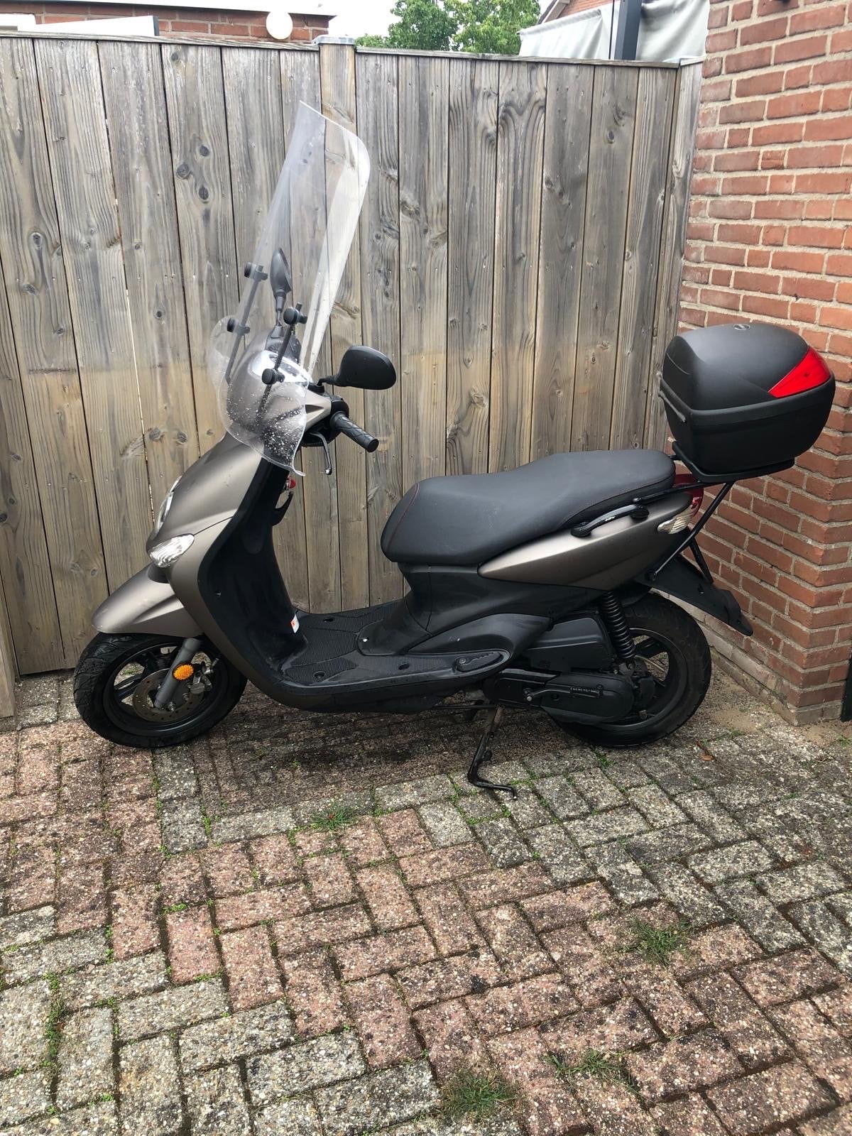 Yamaha Neos Scooter. Inclusief Windscherm en Topkoffer, Fietsen en Brommers, Yamaha, Ophalen of Verzenden, Zo goed als nieuw, Benzine