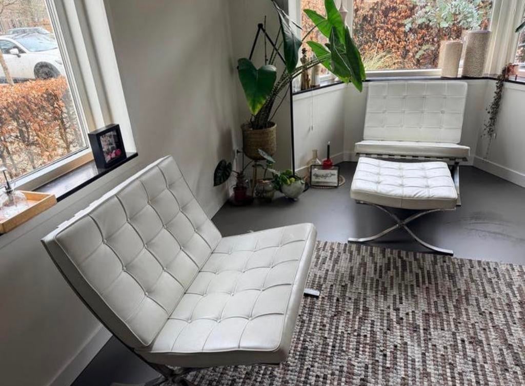 Set van 2 Barcelona stoelen met hocker, wit/crème leer, Ophalen, Gebruikt, Twee, Wit