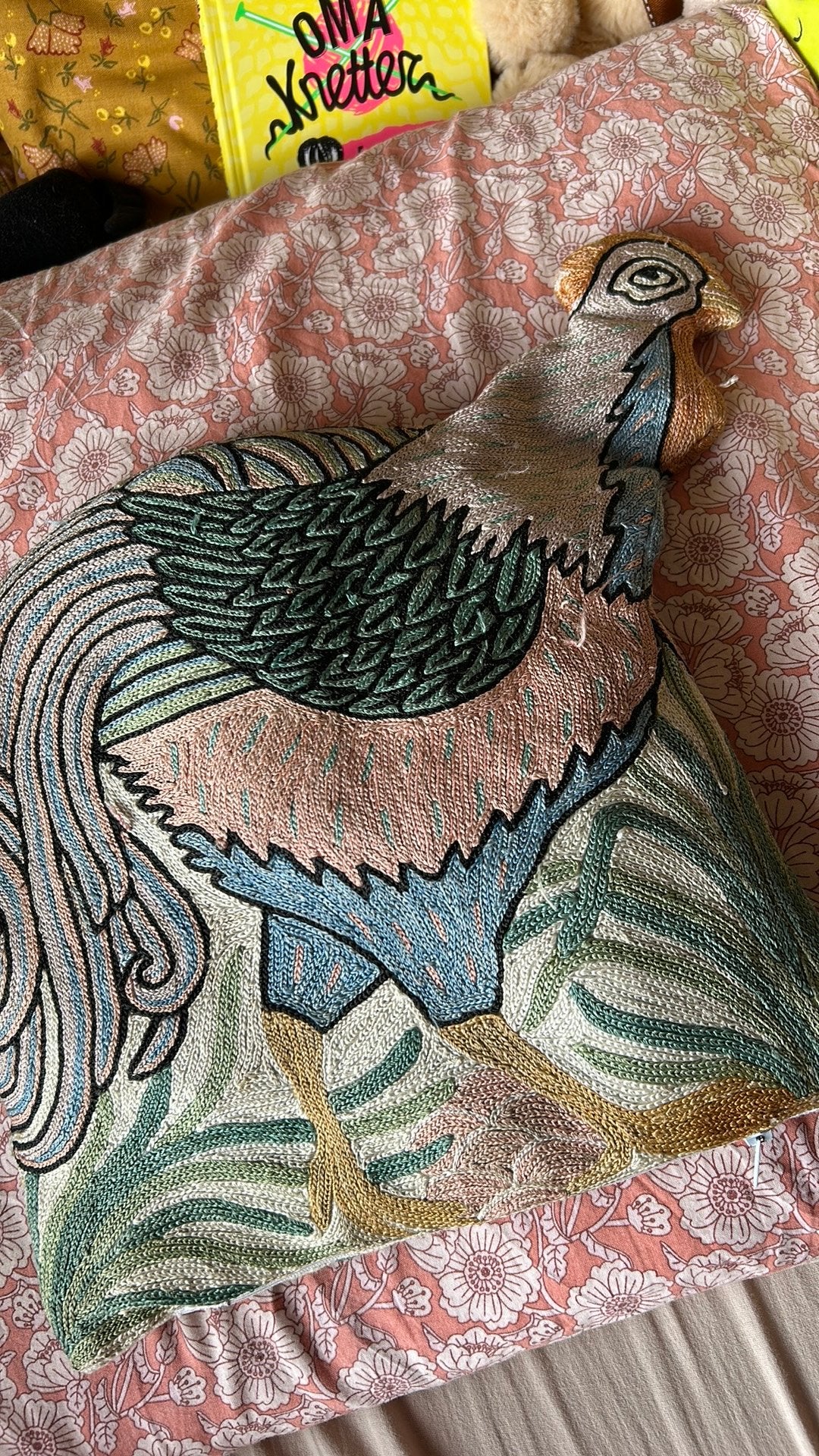 Vintage geborduurd kussen in de vorm van een kip of haan, Ophalen of Verzenden, Gebruikt, Overige kleuren, Overige vormen