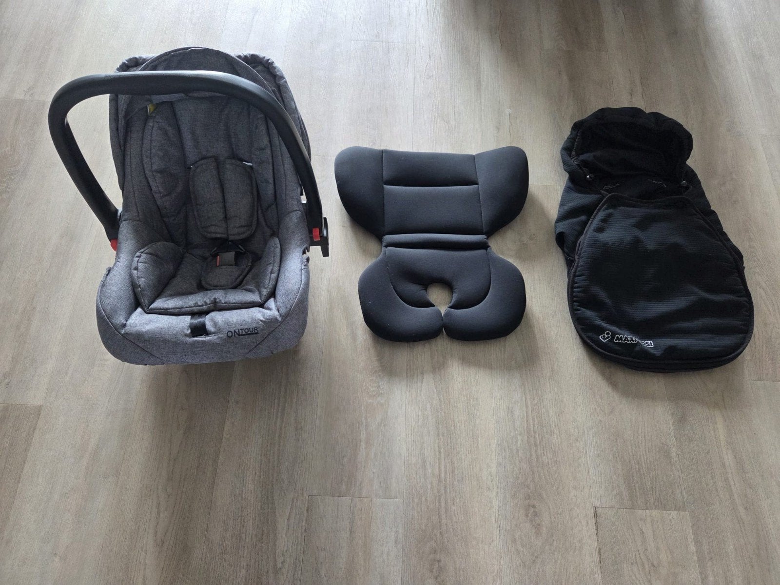 Autostoel Ontour met Maxi-Cosi voetenzak en verkleiner, Ophalen, Autogordel, Zo goed als nieuw, 0 t/m 13 kg
