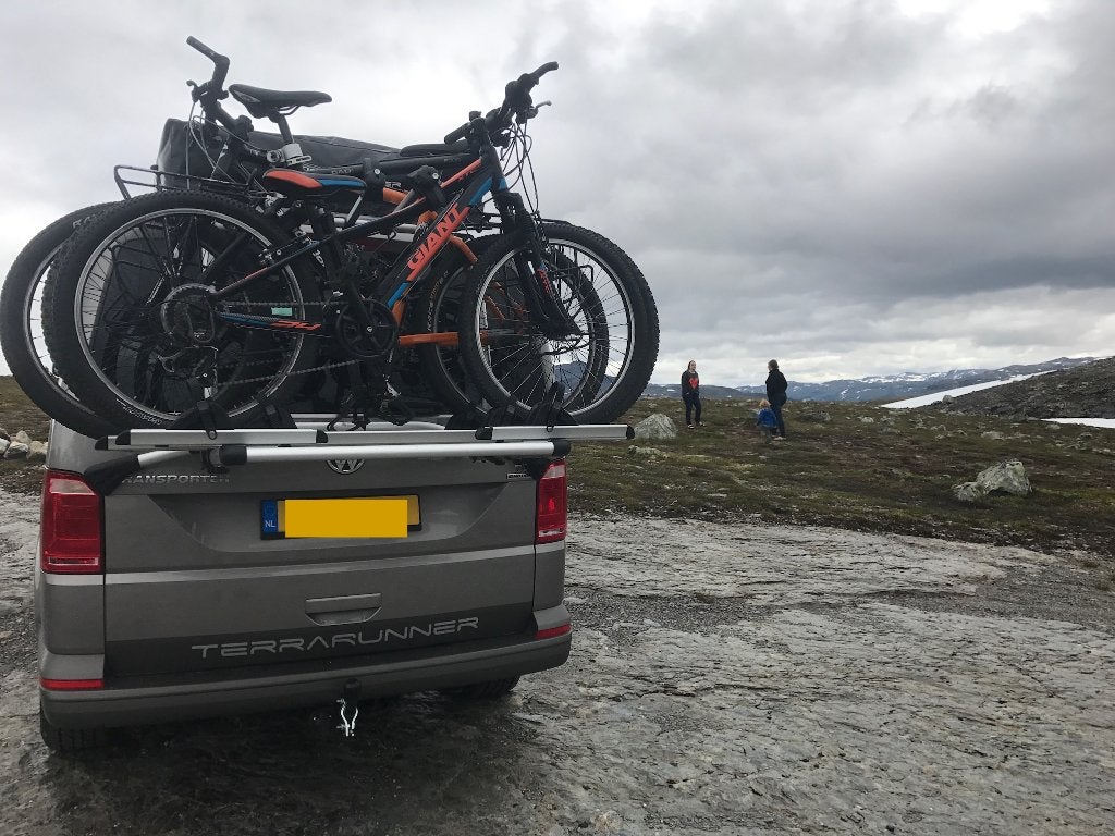 Volkswagen T6 fietsendrager achterklep, Auto diversen, 3 fietsen of meer, Brede banden, Zo goed als nieuw, Achterklepdrager