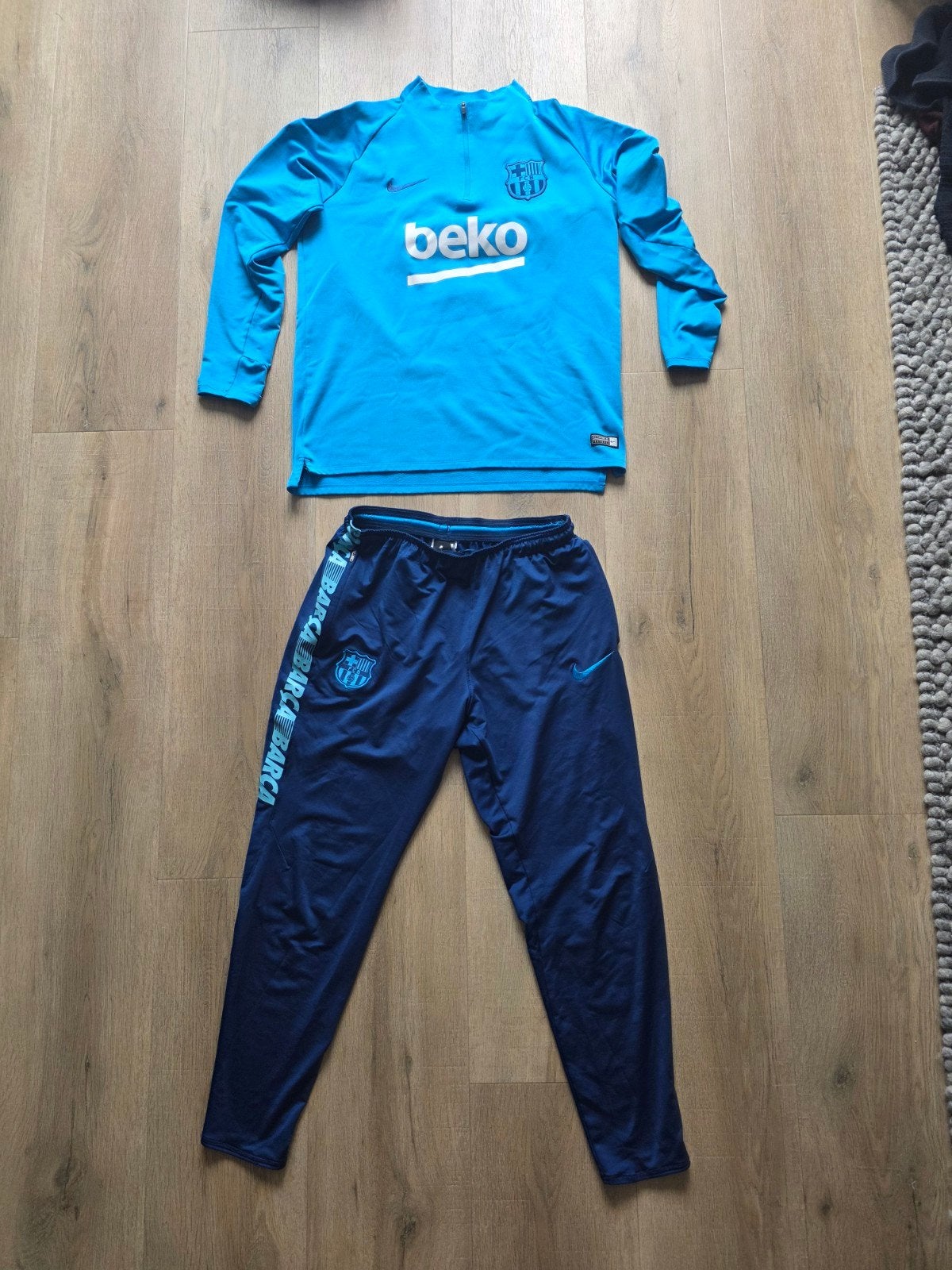 NIKE FC BARCELONA TRAININGSPAK PAK SWEATER BROEK | MAAT M, Sport en Fitness, Voetbal, Maat M, Ophalen of Verzenden, Nieuw, Trainingspak