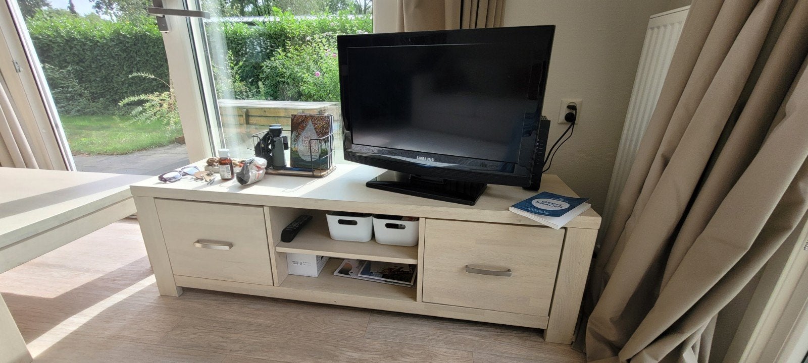 GRATIS!  Stijlvol TV-meubel met opbergruimte, Ophalen, Gebruikt, 100 tot 150 cm, Modern, Scandinavisch