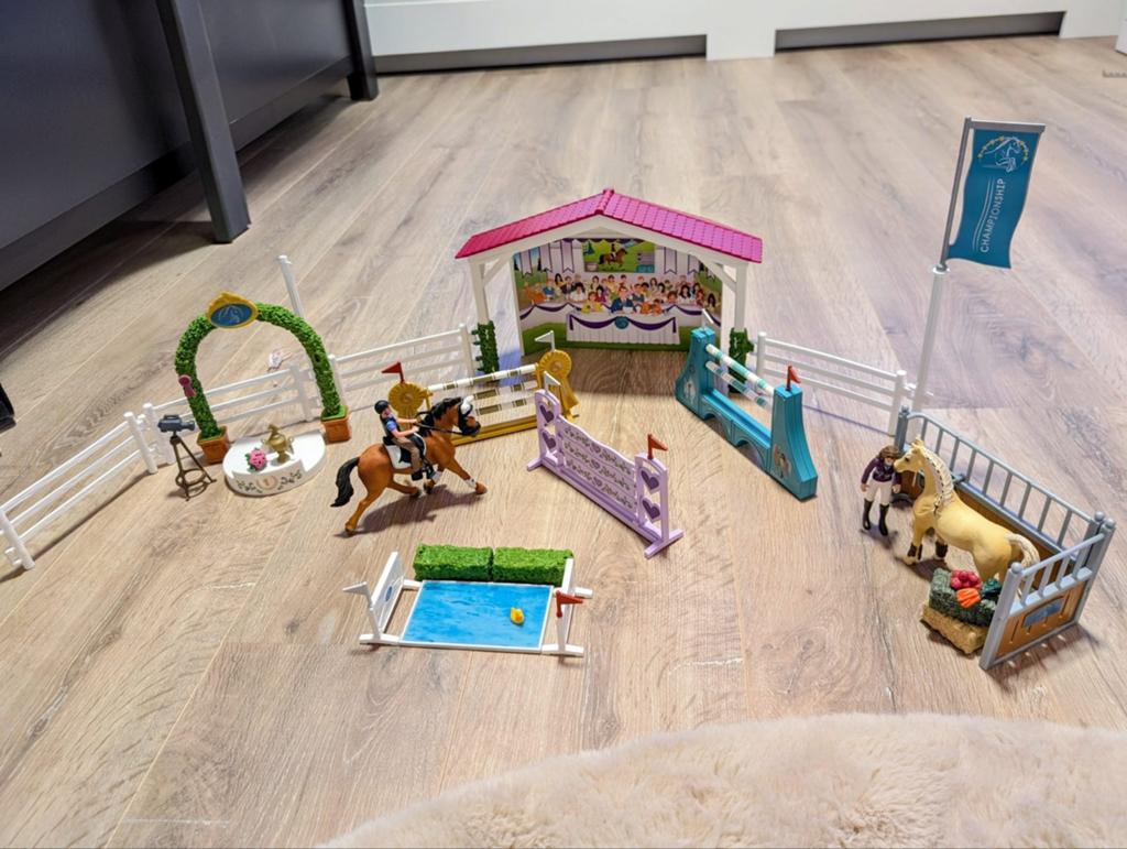 Schleich Springparcour met Hindernissen en Figuren, Ophalen, Zo goed als nieuw, Jongen of Meisje