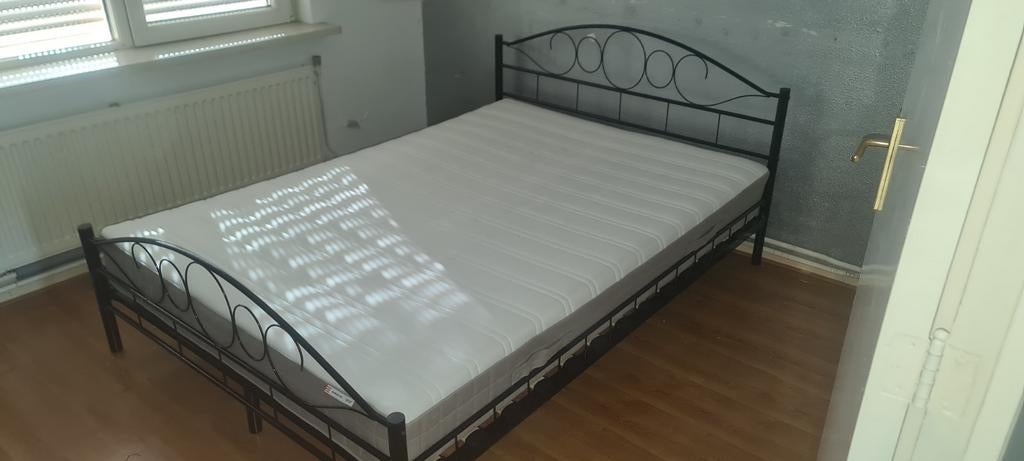 Bed 140x200 zwart, Zwart, Tweepersoons, Zo goed als nieuw, Metaal