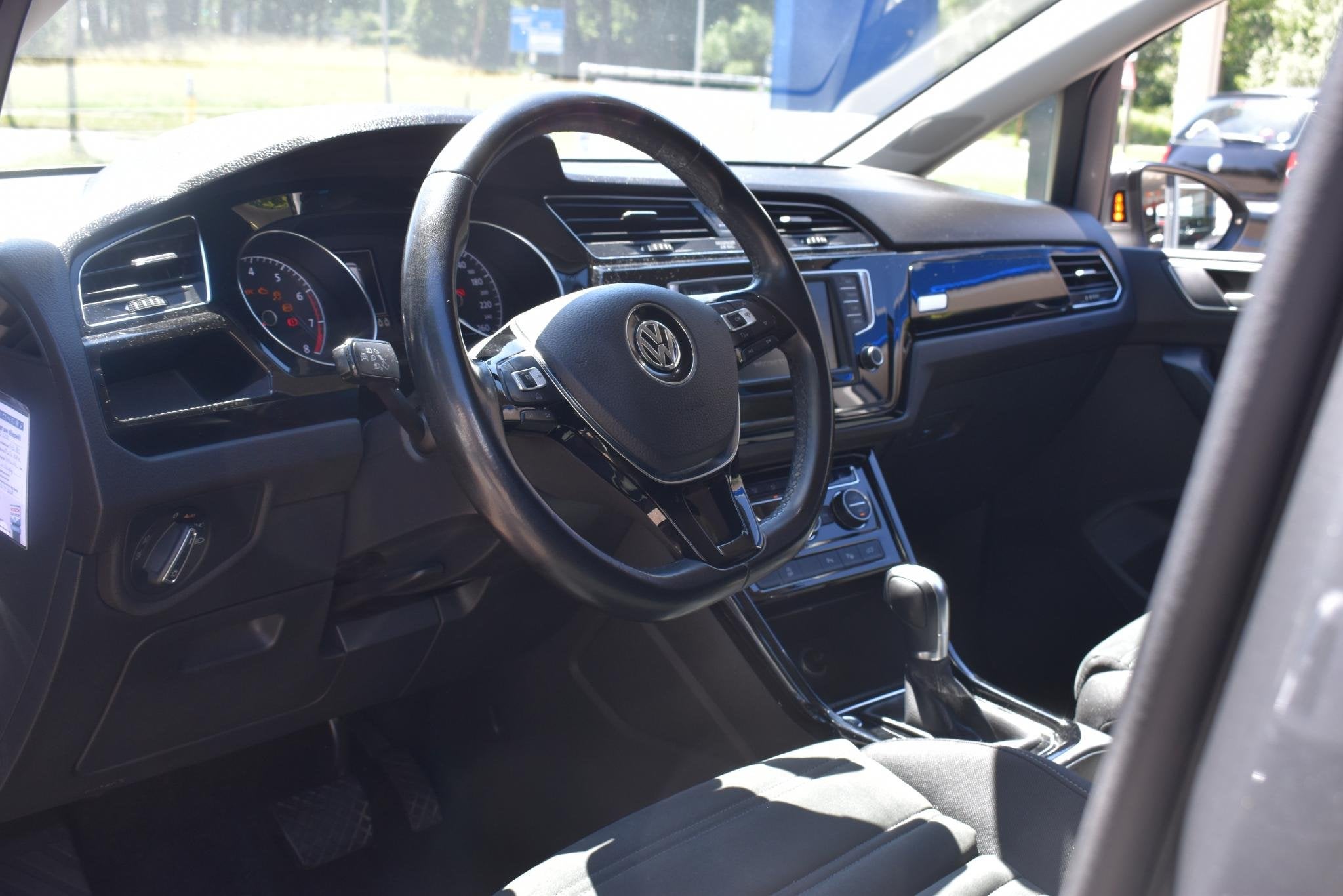 Volkswagen Touran 1.4 TSI Highline Automaat | Massagestoel |, Auto's, Gebruikt, Euro 6, 4 cilinders, 150 pk
