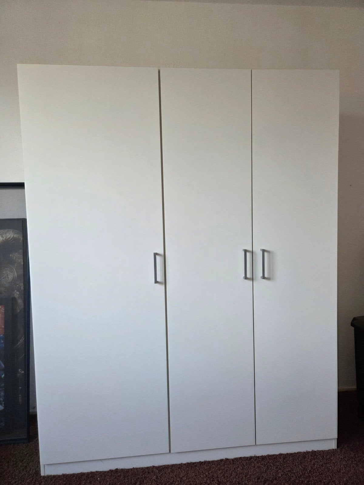 Witte kledingkast met hangruimte en planken, Ophalen, Met deur(en), 100 tot 150 cm, Zo goed als nieuw