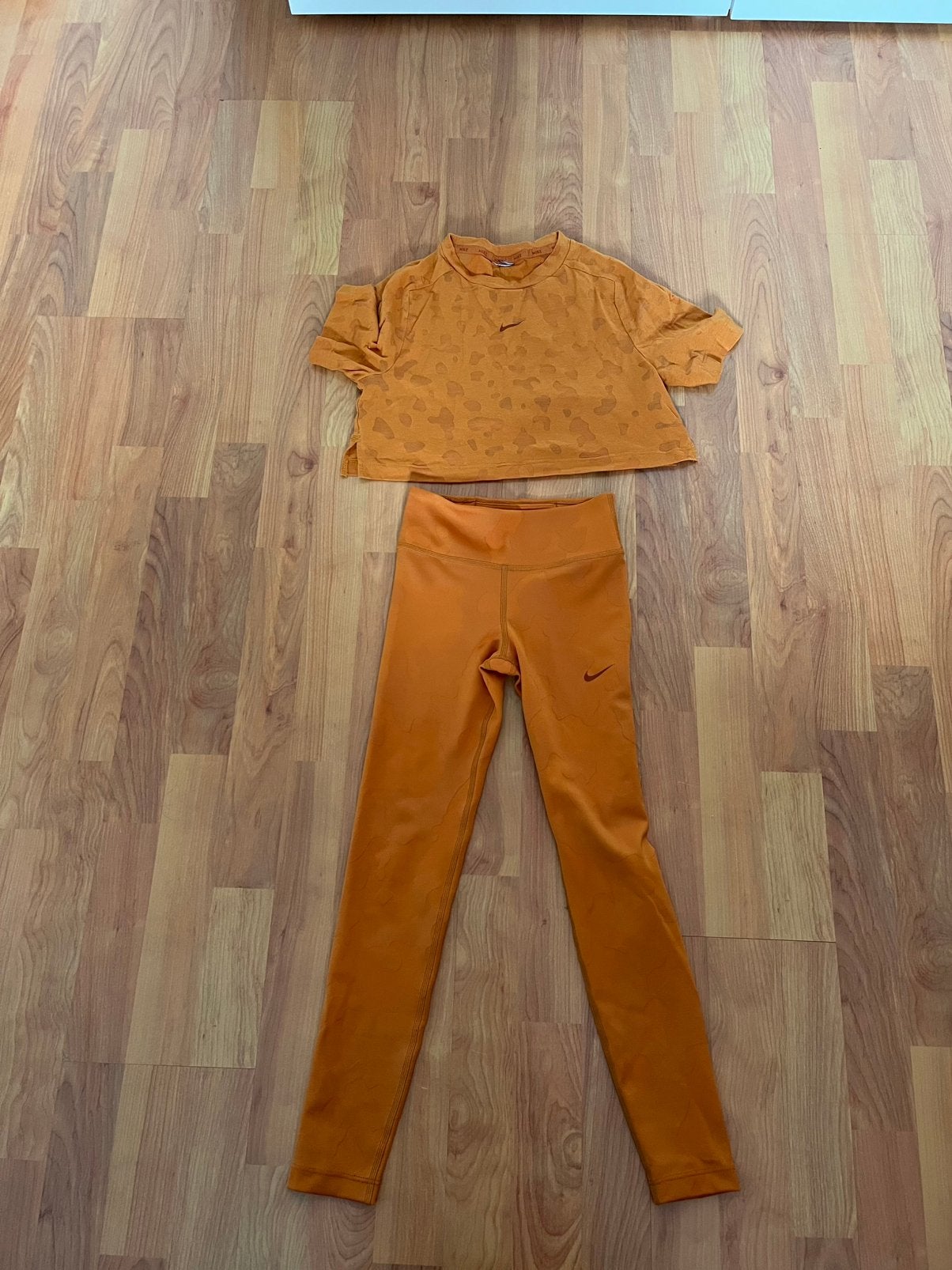 Nike set sportkleding kinderen, Ophalen of Verzenden, Zo goed als nieuw, Maat 128