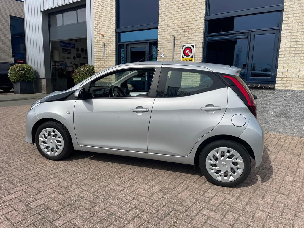 Toyota Aygo 1.0 VVT-i x-play- camera-carplay- NL auto, Voorwielaandrijving, Gebruikt, Euro 6, 4 stoelen