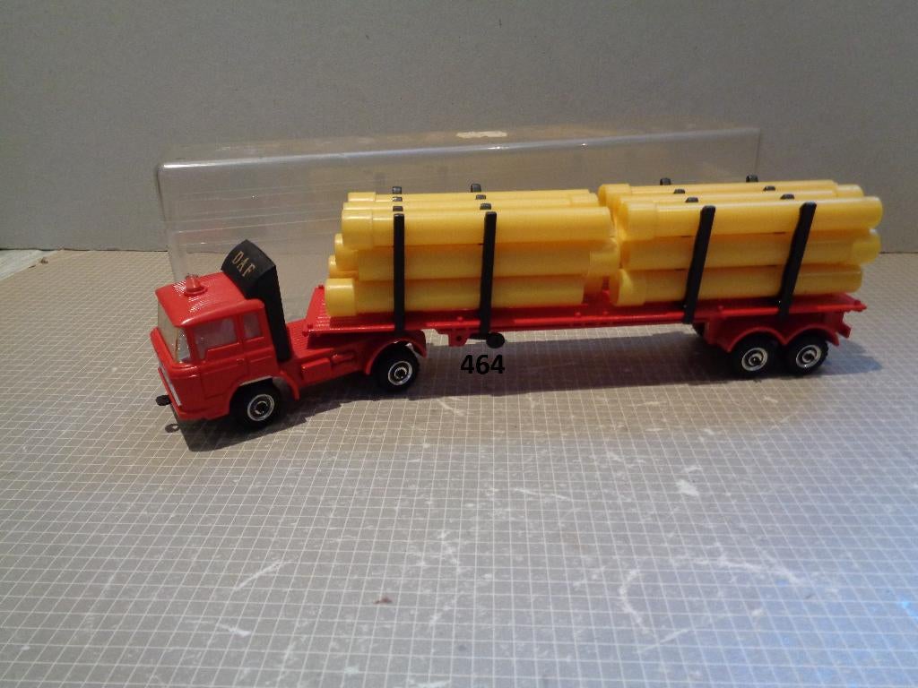 play truck daf 2600 met buizen trailer, Verzenden, Zo goed als nieuw, Bus of Vrachtwagen, Lion Toys