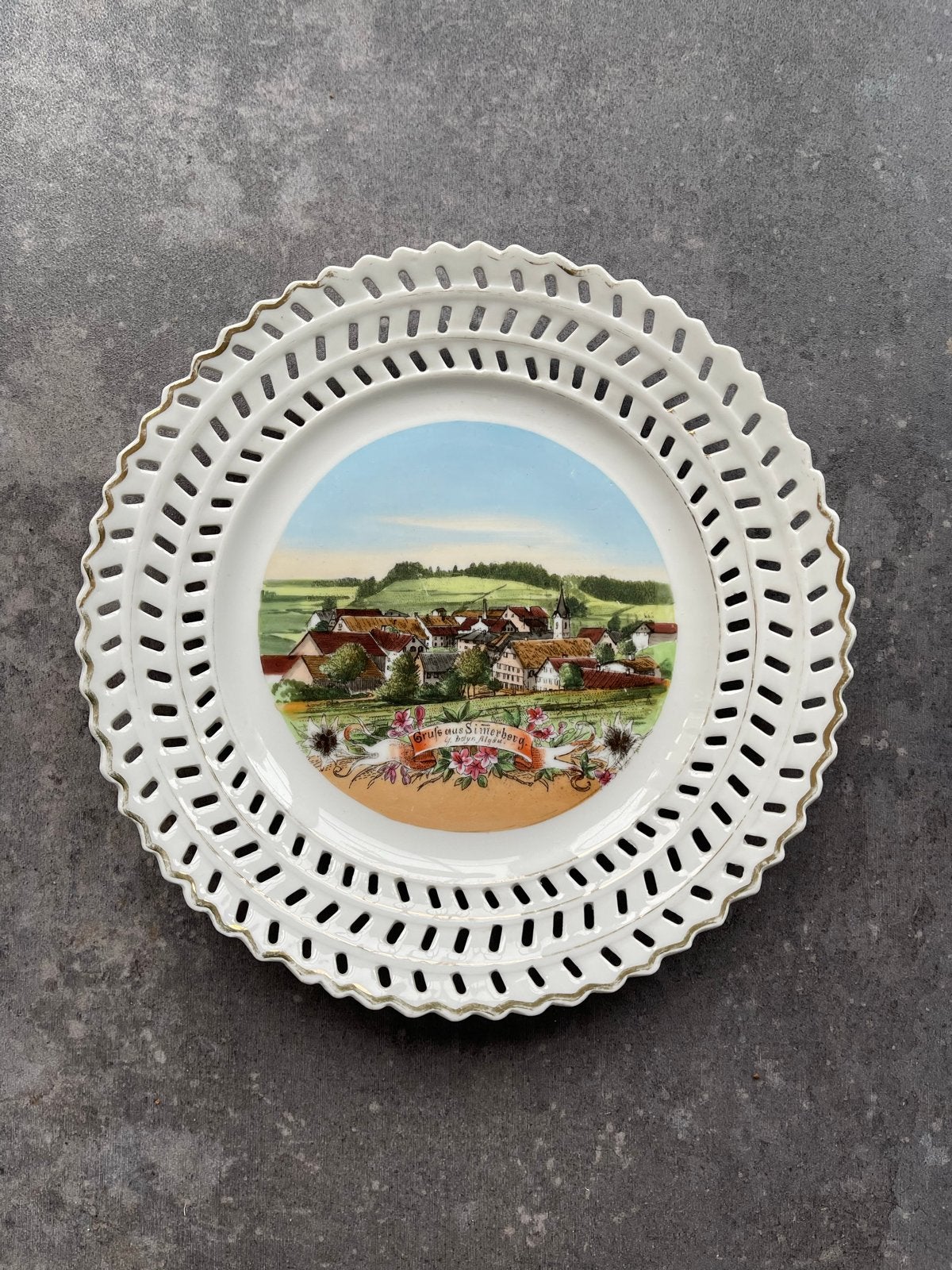 Oud sierbord met landschap Simerberg en opengewerkt patroon, Ophalen of Verzenden