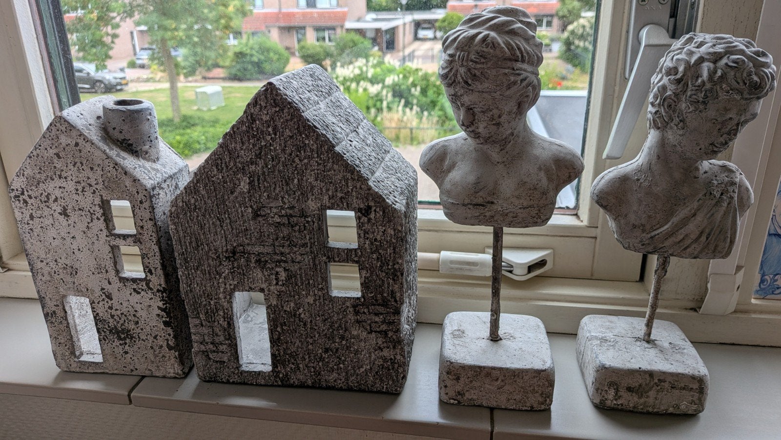 Decoratieve huisjes en bustes van steen/keramiek, Ophalen, Vintage, Gebruikt, Grijs