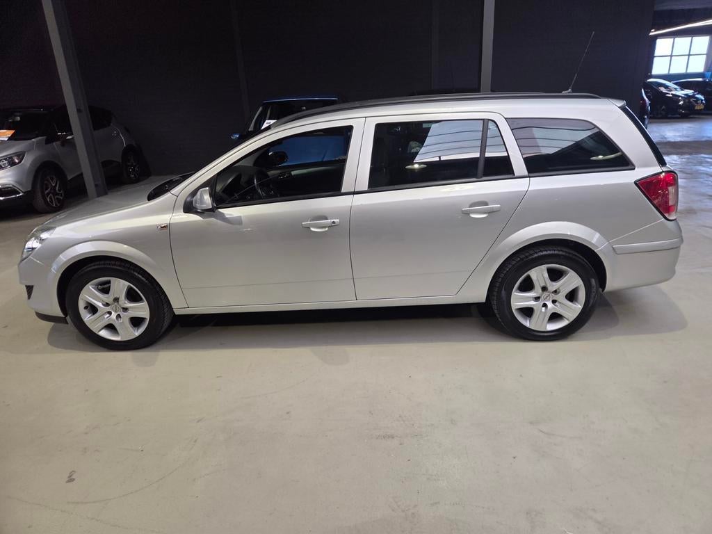 Opel Astra 1.6 16V 85KW St.wgn. 2010 Grijs, Auto's, Opel, Voorwielaandrijving, Origineel Nederlands, Stationwagon, Particulier
