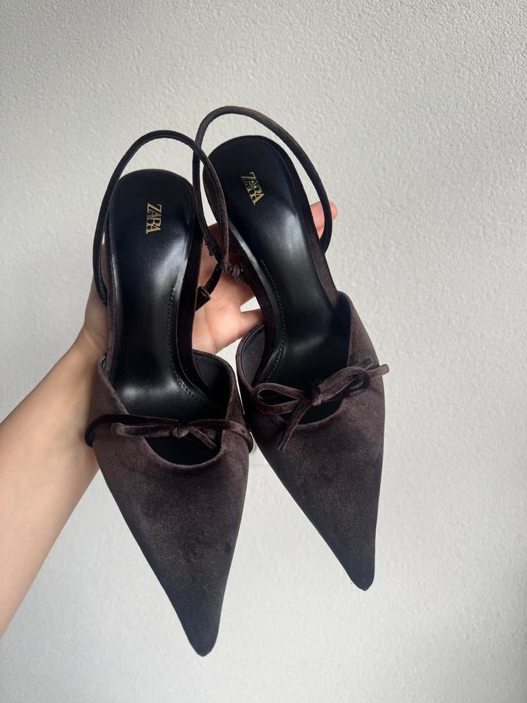 Zara bruine fluwelen sandalen hakken met strik detail, Kleding | Dames, Bruin, Zara, Zo goed als nieuw, Zara