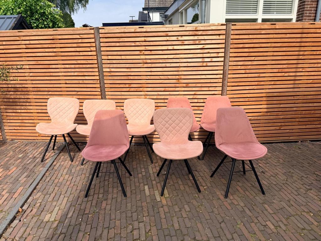 8 roze eetkamerstoelen (25 euro voor allemaal samen), Huis en Inrichting, Gebruikt, Overige kleuren, Ophalen of Verzenden, Stof