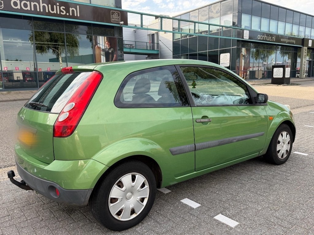 Ford Fiësta 1.3 8V 3DR 2006 Groen, 1299 cc, Stof, 40 €/maand, Zwart