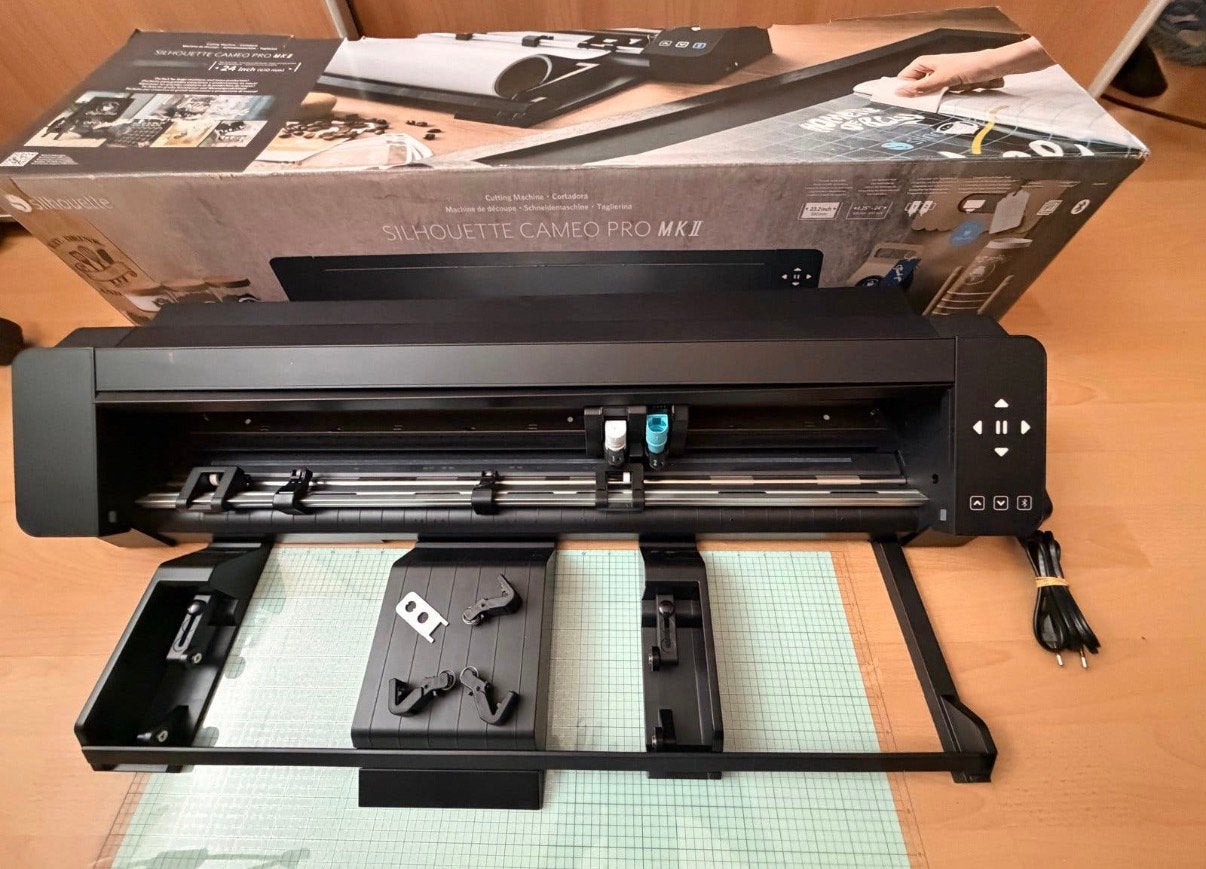 Nieuwe Silhouette Cameo Pro MKII, Hobby en Vrije tijd, Ophalen of Verzenden, Zo goed als nieuw