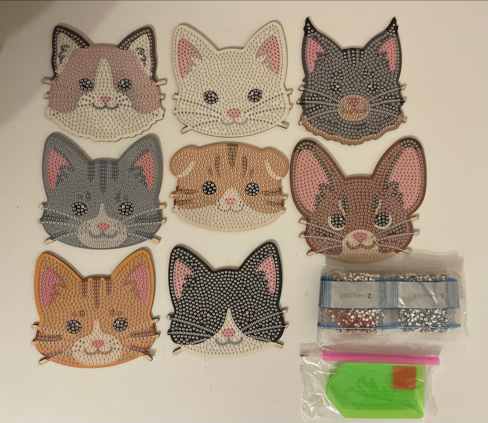 Diamond Painting 8 Katten Onderzetters met Ronde Steentjes, Nieuw, Meerkleurig, Ophalen of Verzenden, Diamond painting