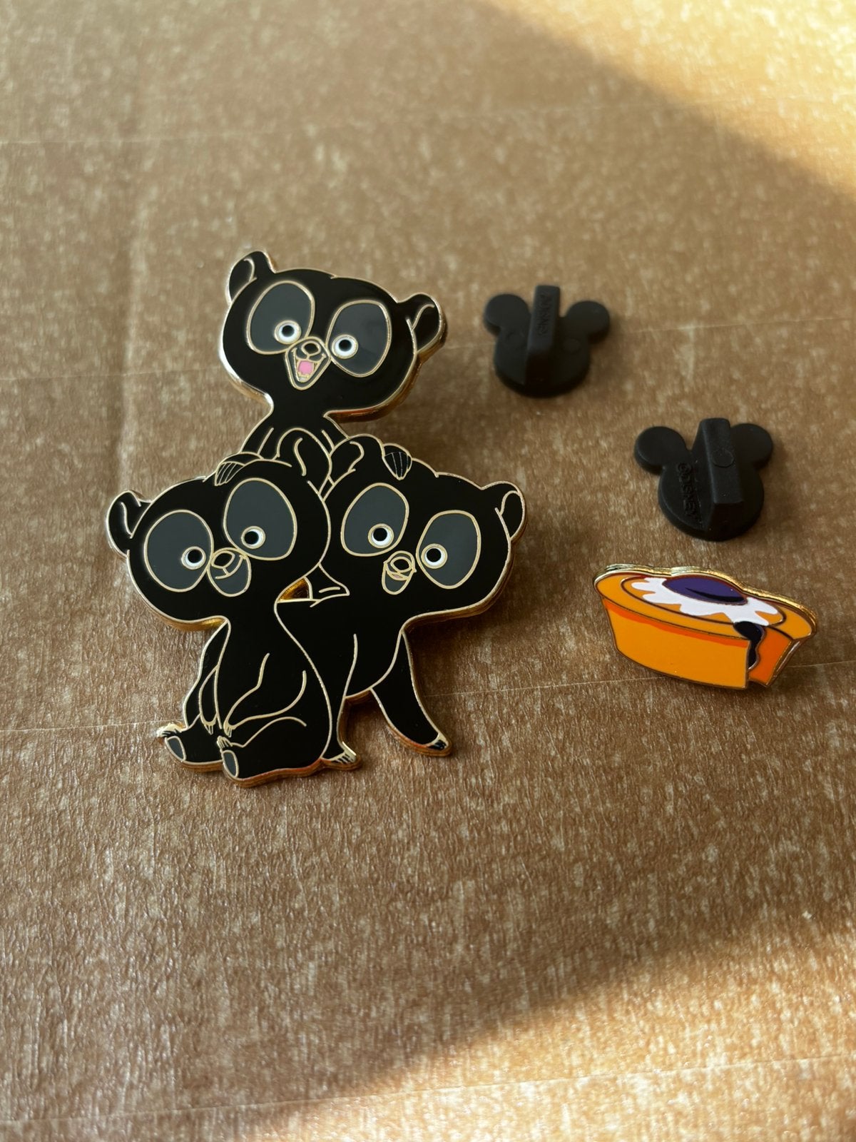 Disneyland Paris Pin Brave Bears Cubs Brothers Tart LE 400, Ophalen of Verzenden, Zo goed als nieuw, Minder dan 4 cm, Overige materialen