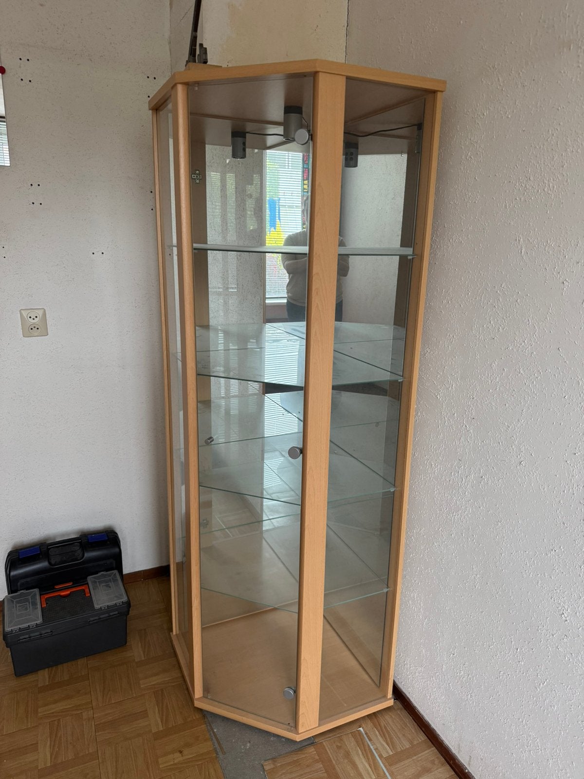 Vitrinekast, hoek vitrine, Huis en Inrichting, Kasten | Vitrinekasten, Zo goed als nieuw, 50 tot 100 cm, 25 tot 50 cm, Met deur(en)