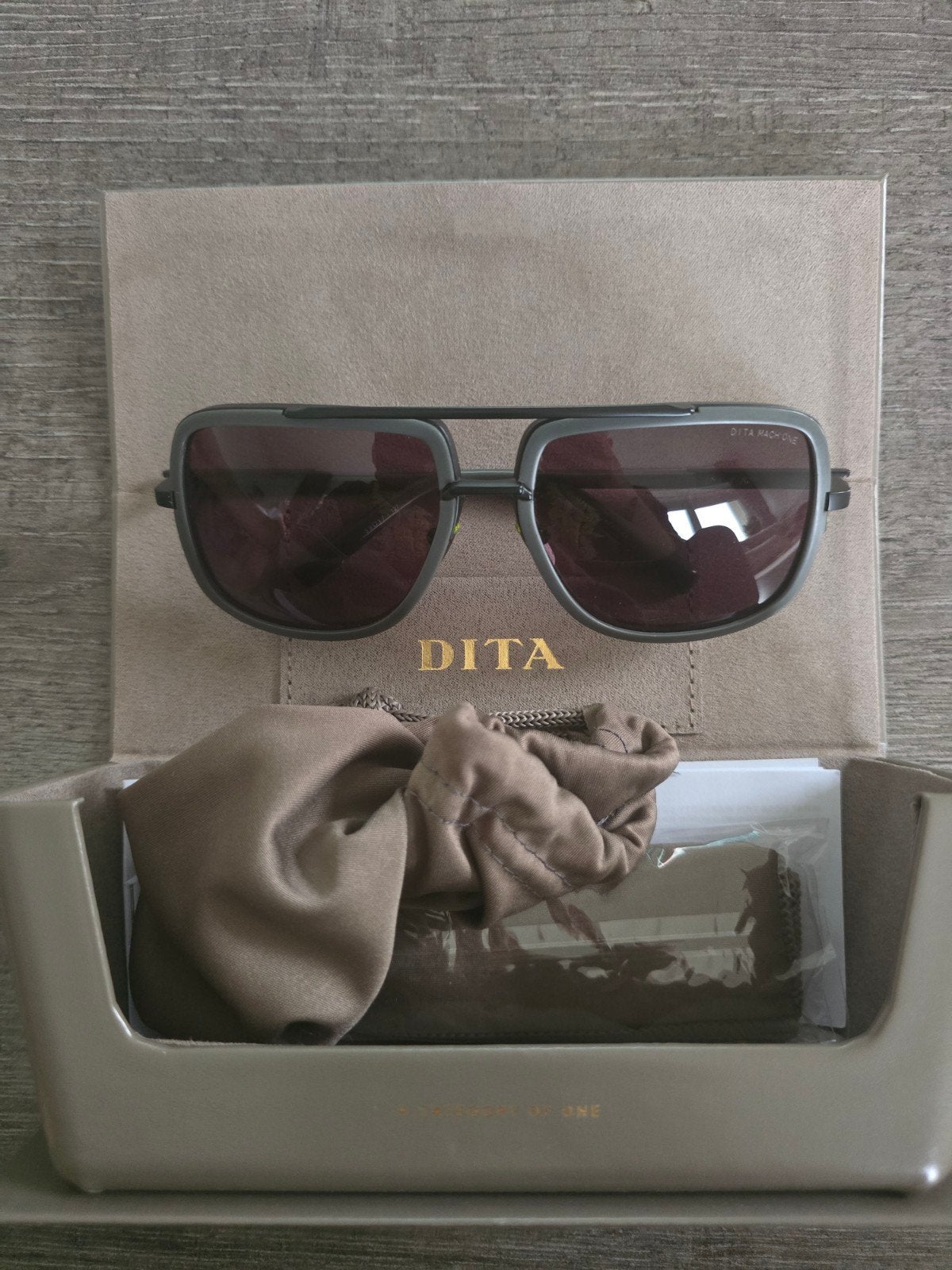 Dita Mach-One Titanium Zonnebril - Zo goed als nieuw, Sieraden, Tassen en Uiterlijk, Zonnebrillen en Brillen | Heren, Ophalen of Verzenden