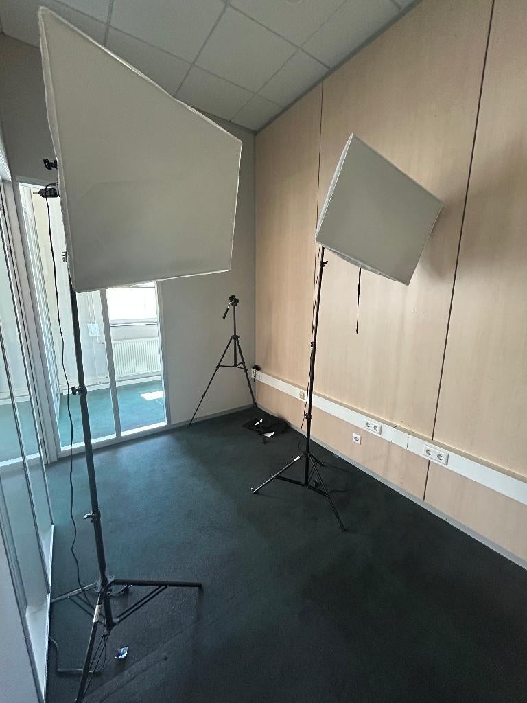 Gratis af te halen: 2x Softbox en 1x statief, Ophalen, Zo goed als nieuw, Lamp of Flitsset