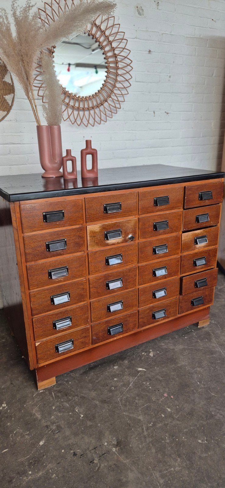 Vintage Houten Toonbank / Ladenkast / Dressoir, 2033NJ, Gebruikt, 100 tot 150 cm, 5 laden of meer